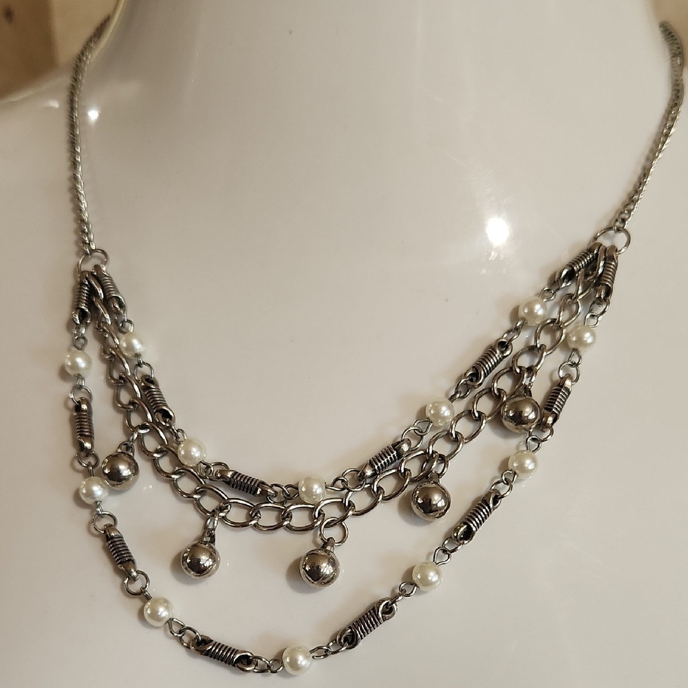 Elegant Silver and Pearl Necklace